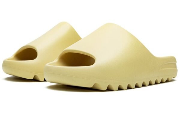 Adidas Yeezy Slide ‘Desert Sand’