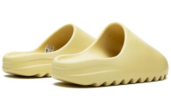 Adidas Yeezy Slide ‘Desert Sand’