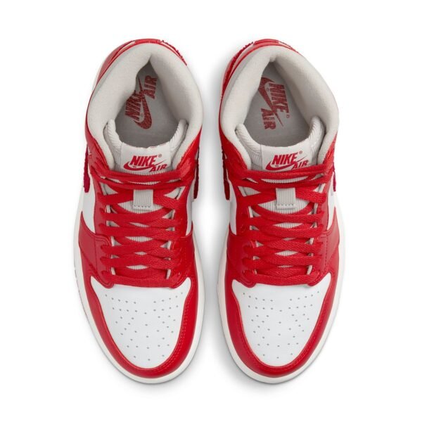 Air Jordan 1 High OG ‘Newstalgia Chenille’