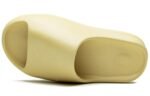 Adidas Yeezy Slide ‘Desert Sand’